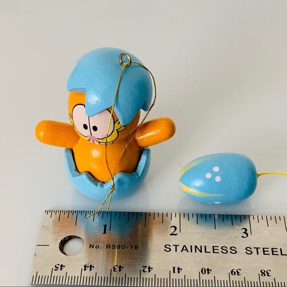 1981 Garfield Wooden Easter Ornament - Picture 8 of 8